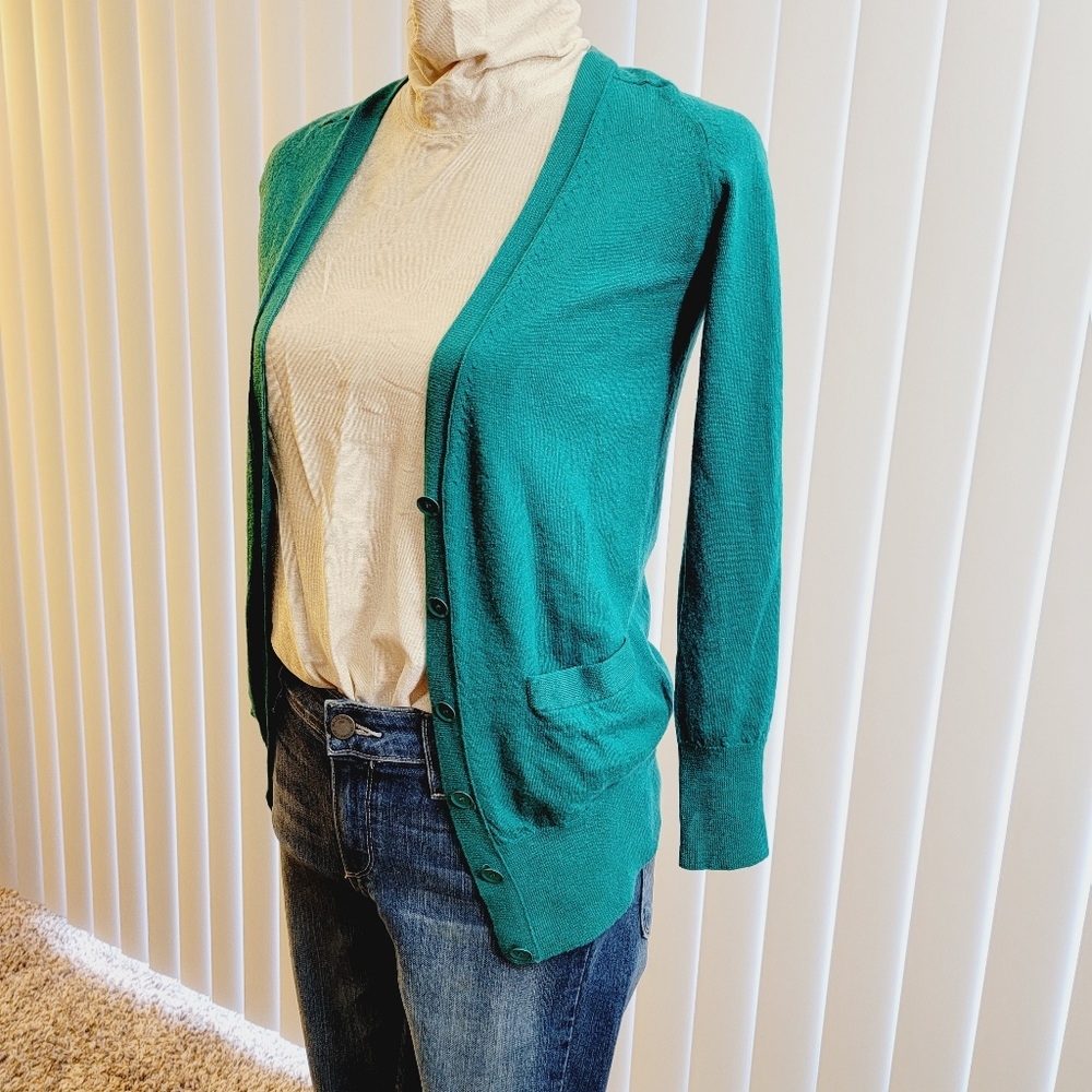 J Crew 100% merino wool green button up cardigan Sweater with pockets - Picture 3 of 6